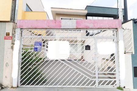 Casa à venda com 230m², 3 quartos e 1 vaga Casa à venda com 230m², 3 quartos e 1 vagaFachada