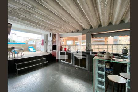 Casa à venda com 120m², 4 quartos e 1 vaga Casa à venda com 120m², 4 quartos e 1 vagaTerraço