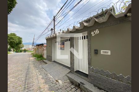 Casa à venda com 120m², 4 quartos e 1 vaga Casa à venda com 120m², 4 quartos e 1 vagaFachada