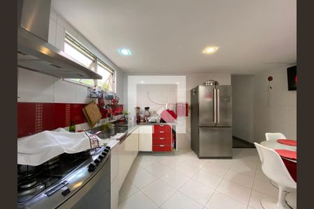 Casa à venda com 120m², 4 quartos e 1 vaga Casa à venda com 120m², 4 quartos e 1 vagaCozinha