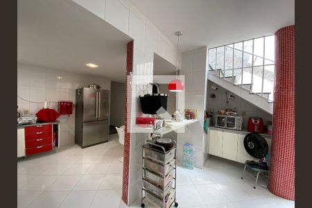 Casa à venda com 120m², 4 quartos e 1 vaga Casa à venda com 120m², 4 quartos e 1 vagaCozinha