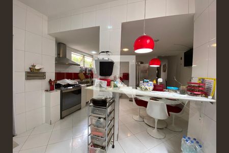 Casa à venda com 120m², 4 quartos e 1 vaga Casa à venda com 120m², 4 quartos e 1 vagaCozinha