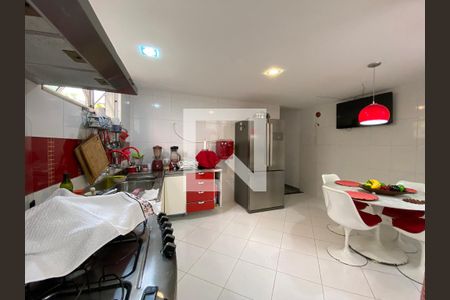 Casa à venda com 120m², 4 quartos e 1 vaga Casa à venda com 120m², 4 quartos e 1 vagaCozinha