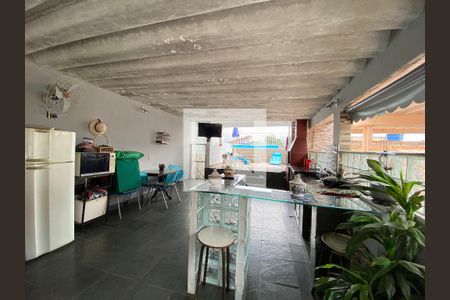 Casa à venda com 120m², 4 quartos e 1 vaga Casa à venda com 120m², 4 quartos e 1 vagaTerraço