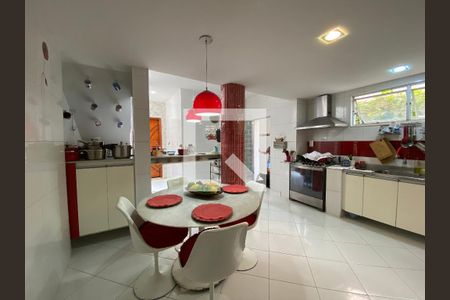 Casa à venda com 120m², 4 quartos e 1 vaga Casa à venda com 120m², 4 quartos e 1 vagaCozinha