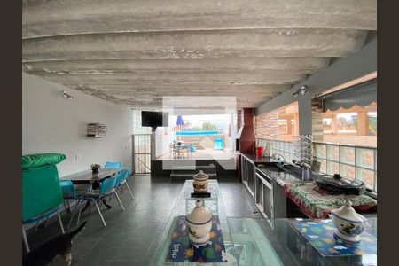 Casa à venda com 120m², 4 quartos e 1 vaga Casa à venda com 120m², 4 quartos e 1 vagaTerraço