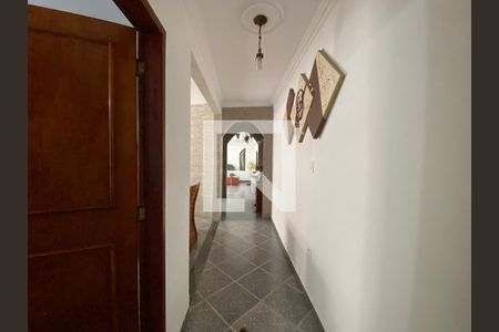 Casa à venda com 120m², 4 quartos e 1 vaga Casa à venda com 120m², 4 quartos e 1 vagaCorredor