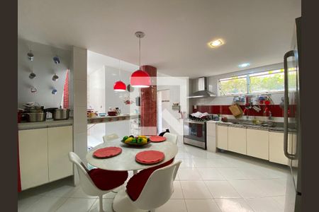 Casa à venda com 120m², 4 quartos e 1 vaga Casa à venda com 120m², 4 quartos e 1 vagaCozinha