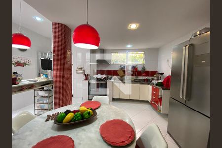 Casa à venda com 120m², 4 quartos e 1 vaga Casa à venda com 120m², 4 quartos e 1 vagaCozinha