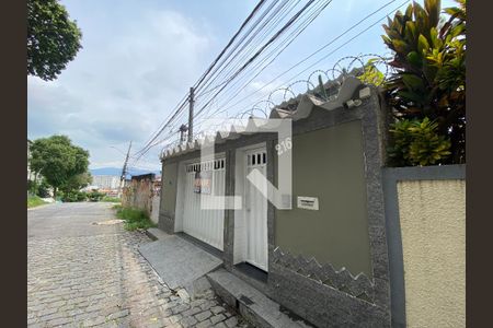 Casa à venda com 120m², 4 quartos e 1 vaga Casa à venda com 120m², 4 quartos e 1 vagaFachada