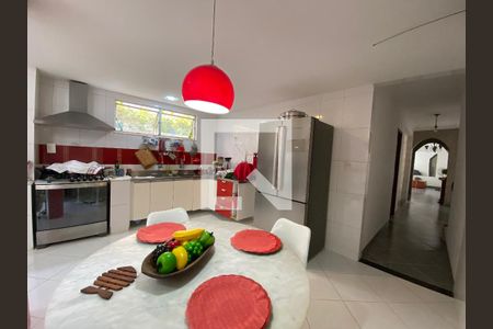 Casa à venda com 120m², 4 quartos e 1 vaga Casa à venda com 120m², 4 quartos e 1 vagaCozinha