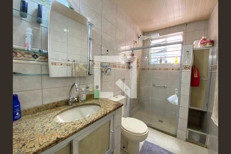 Casa à venda com 120m², 4 quartos e 1 vaga Casa à venda com 120m², 4 quartos e 1 vagaBanheiro