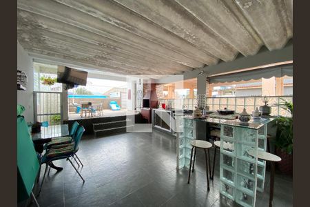 Casa à venda com 120m², 4 quartos e 1 vaga Casa à venda com 120m², 4 quartos e 1 vagaTerraço