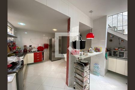 Casa à venda com 120m², 4 quartos e 1 vaga Casa à venda com 120m², 4 quartos e 1 vagaCozinha