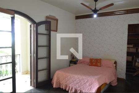Casa à venda com 300m², 4 quartos e 3 vagas Casa à venda com 300m², 4 quartos e 3 vagasSuíte 2