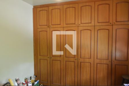 Casa à venda com 300m², 4 quartos e 3 vagas Casa à venda com 300m², 4 quartos e 3 vagasQuarto 2
