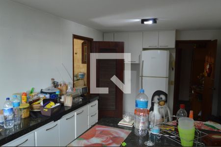 Casa à venda com 300m², 4 quartos e 3 vagas Casa à venda com 300m², 4 quartos e 3 vagasCozinha