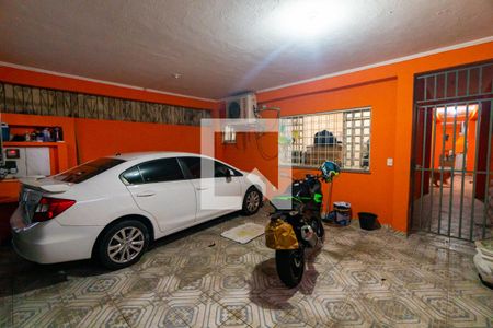 Casa à venda com 180m², 3 quartos e 2 vagas Casa à venda com 180m², 3 quartos e 2 vagasGaragem