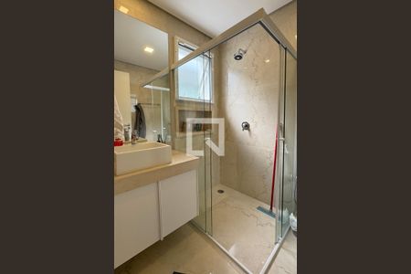 Casa de condomínio à venda com 510m², 4 quartos e 5 vagasBanheiro da Suíte 2