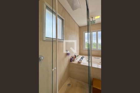 Casa de condomínio à venda com 510m², 4 quartos e 5 vagasBanheiro da Suíte 1