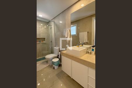 Casa de condomínio à venda com 510m², 4 quartos e 5 vagasBanheiro da Suíte 4