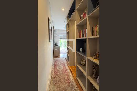 Casa de condomínio à venda com 510m², 4 quartos e 5 vagasSuíte 2