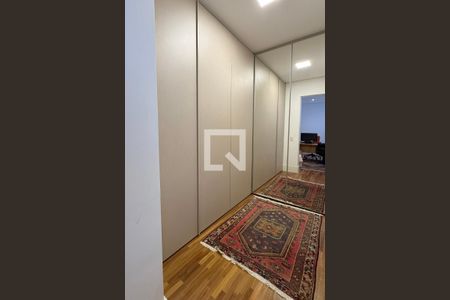 Casa de condomínio à venda com 510m², 4 quartos e 5 vagasCloset da suíte 3