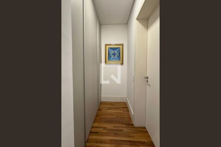 Casa de condomínio à venda com 510m², 4 quartos e 5 vagasSuíte 2