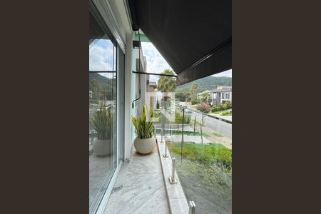 Casa de condomínio à venda com 510m², 4 quartos e 5 vagassacada da Suíte 4