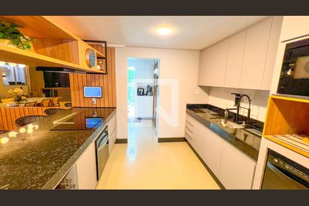 Apartamento à venda com 232m², 4 quartos e 2 vagas Apartamento à venda com 232m², 4 quartos e 2 vagasCozinha