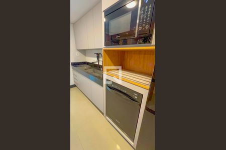 Apartamento à venda com 232m², 4 quartos e 2 vagas Apartamento à venda com 232m², 4 quartos e 2 vagasCozinha