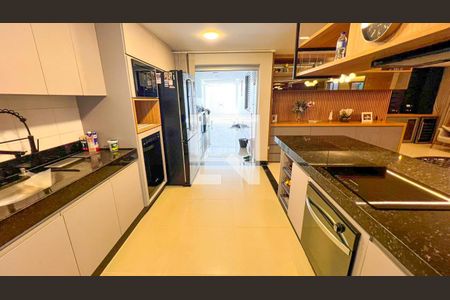 Apartamento à venda com 232m², 4 quartos e 2 vagas Apartamento à venda com 232m², 4 quartos e 2 vagasCozinha