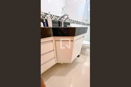 Apartamento à venda com 232m², 4 quartos e 2 vagas Apartamento à venda com 232m², 4 quartos e 2 vagasBanheiro Social
