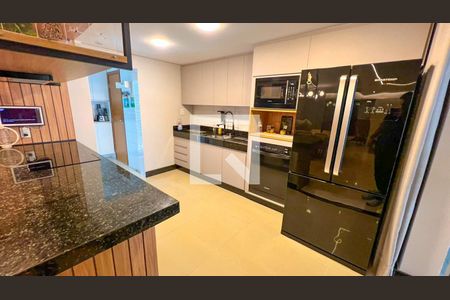 Apartamento à venda com 232m², 4 quartos e 2 vagas Apartamento à venda com 232m², 4 quartos e 2 vagasCozinha