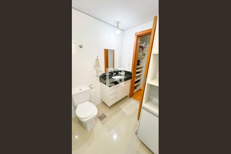 Apartamento à venda com 232m², 4 quartos e 2 vagas Apartamento à venda com 232m², 4 quartos e 2 vagasBanheiro Social