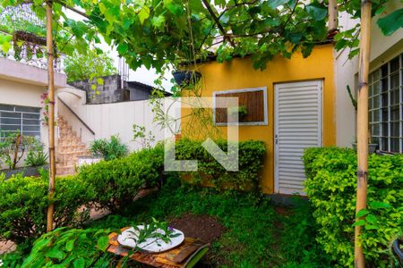 Casa à venda com 280m², 4 quartos e 2 vagas Casa à venda com 280m², 4 quartos e 2 vagasQuintal / Jardim