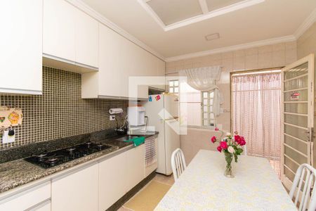 Casa à venda com 280m², 4 quartos e 2 vagas Casa à venda com 280m², 4 quartos e 2 vagasCozinha