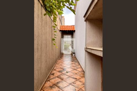 Casa à venda com 280m², 4 quartos e 2 vagas Casa à venda com 280m², 4 quartos e 2 vagasEntrada