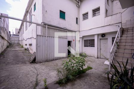 Casa à venda com 80m², 1 quarto e 8 vagas Casa à venda com 80m², 1 quarto e 8 vagasEntrada