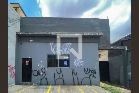 Casa à venda com 80m², 1 quarto e 8 vagas Casa à venda com 80m², 1 quarto e 8 vagasFachada