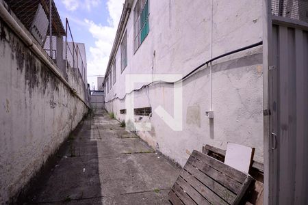 Casa à venda com 80m², 1 quarto e 8 vagas Casa à venda com 80m², 1 quarto e 8 vagasEntrada