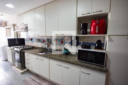 Apartamento à venda com 200m², 3 quartos e 2 vagas Apartamento à venda com 200m², 3 quartos e 2 vagasCozinha