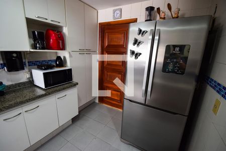 Apartamento à venda com 200m², 3 quartos e 2 vagas Apartamento à venda com 200m², 3 quartos e 2 vagasCozinha