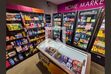 Apartamento à venda com 200m², 3 quartos e 2 vagas Apartamento à venda com 200m², 3 quartos e 2 vagasMercadinho