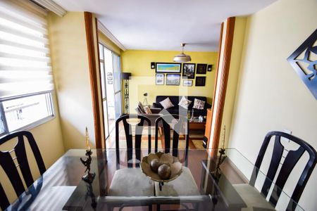 Apartamento à venda com 200m², 3 quartos e 2 vagas Apartamento à venda com 200m², 3 quartos e 2 vagasSala de Jantar