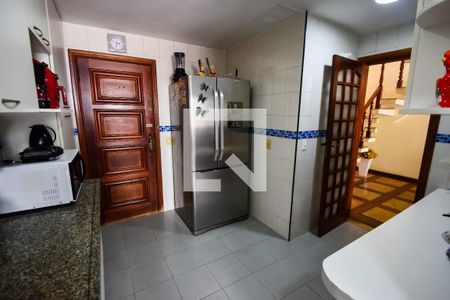 Apartamento à venda com 200m², 3 quartos e 2 vagas Apartamento à venda com 200m², 3 quartos e 2 vagasCozinha