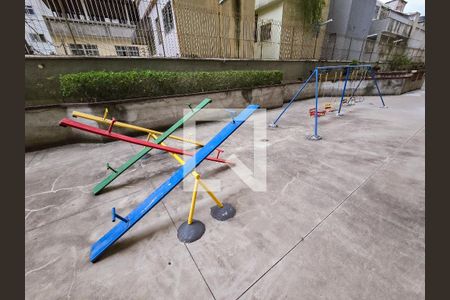 Apartamento à venda com 200m², 3 quartos e 2 vagas Apartamento à venda com 200m², 3 quartos e 2 vagasÁrea comum - Playground