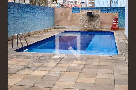 Apartamento à venda com 200m², 3 quartos e 2 vagas Apartamento à venda com 200m², 3 quartos e 2 vagasÁrea comum - Piscina