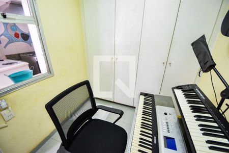 Apartamento à venda com 200m², 3 quartos e 2 vagas Apartamento à venda com 200m², 3 quartos e 2 vagasQuarto de Serviço