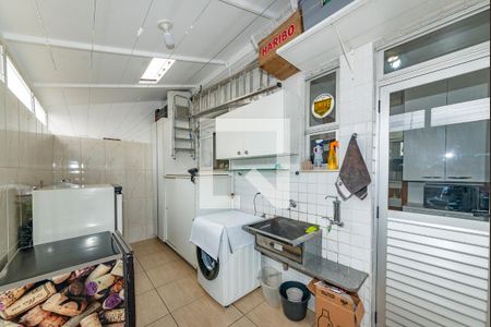 Apartamento à venda com 180m², 3 quartos e 2 vagas Apartamento à venda com 180m², 3 quartos e 2 vagasÁrea de Serviço